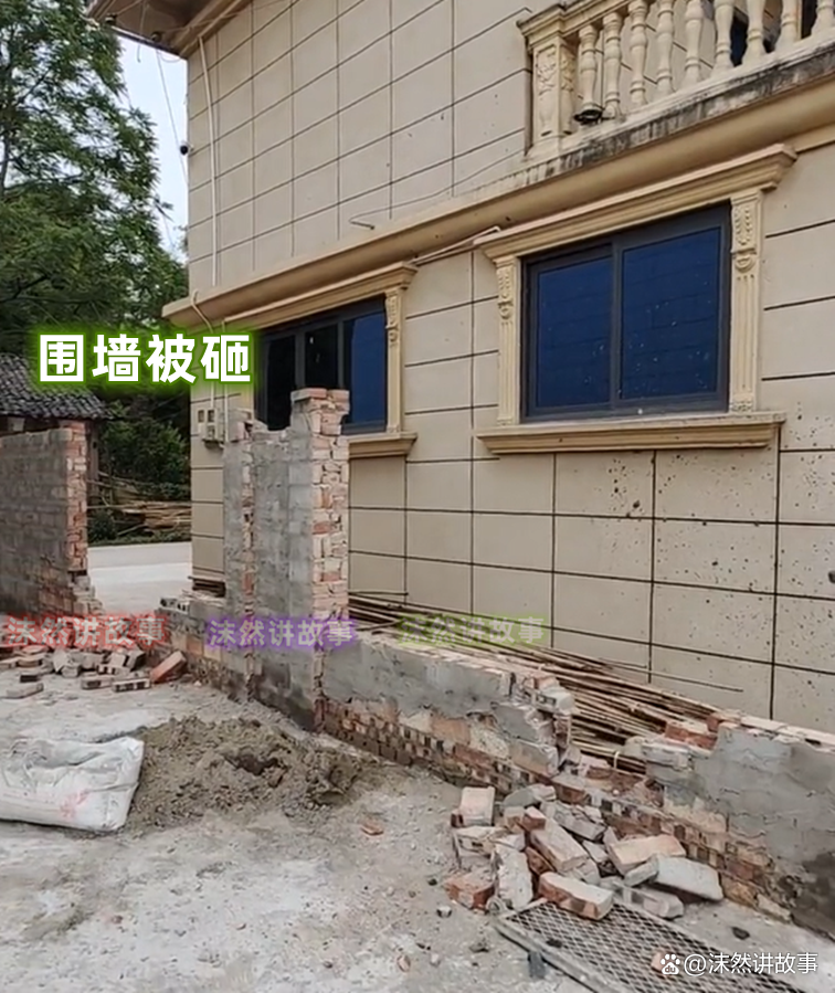 男子家门口建围墙，邻居阻挠施工，结果……