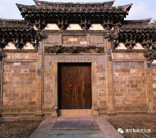 农村建房大门在西怎样旺_农村西大门风水化解_农村西大门有什么讲究